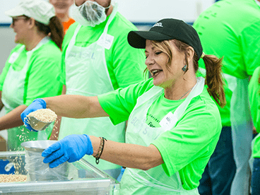 Female volunteering at Oshkosh Corporation's Feed the Body, Feed the Soul event