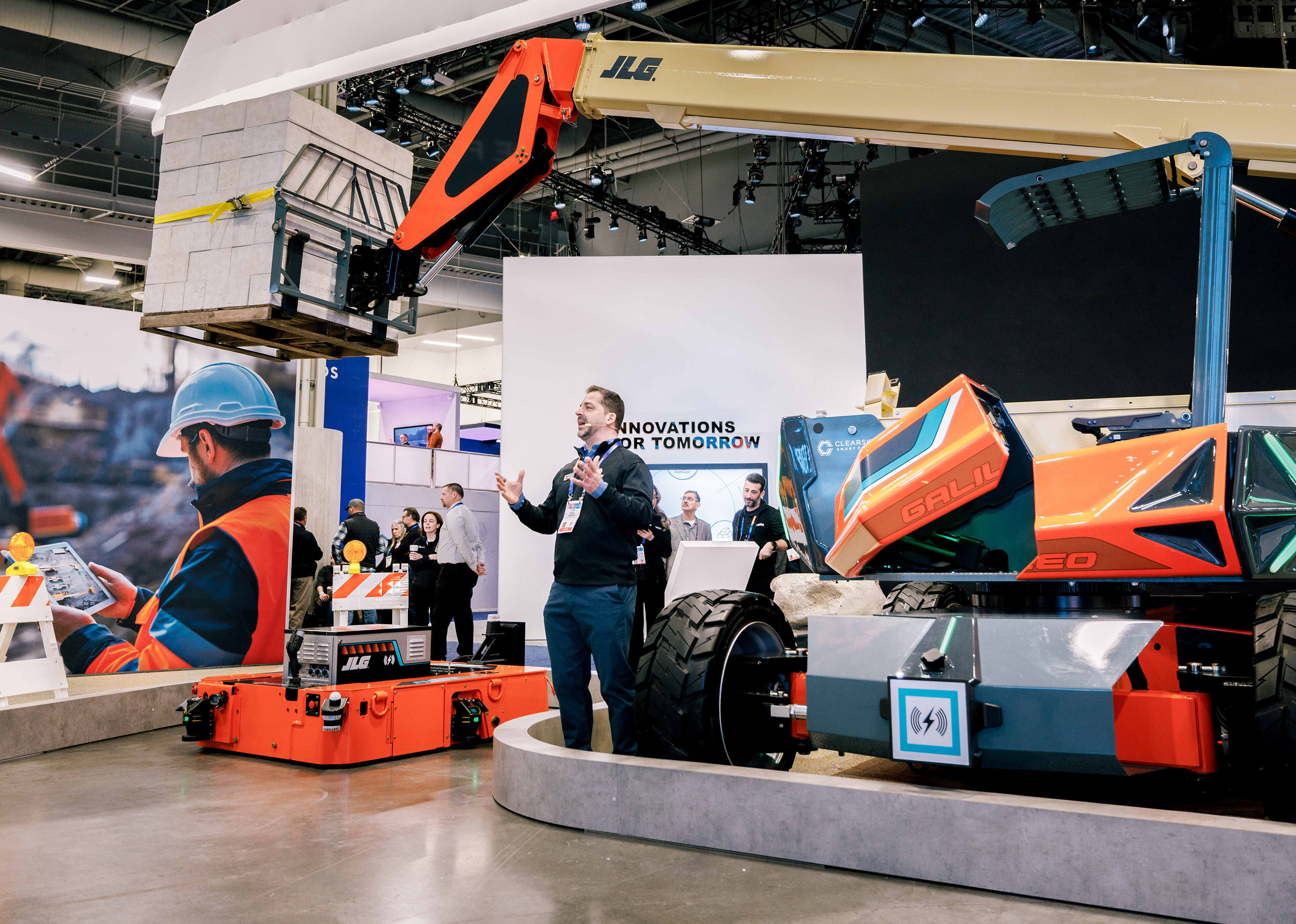 Live demonstration of JLG’s robotic lift equipment and technology in action at CES, engaging attendees.