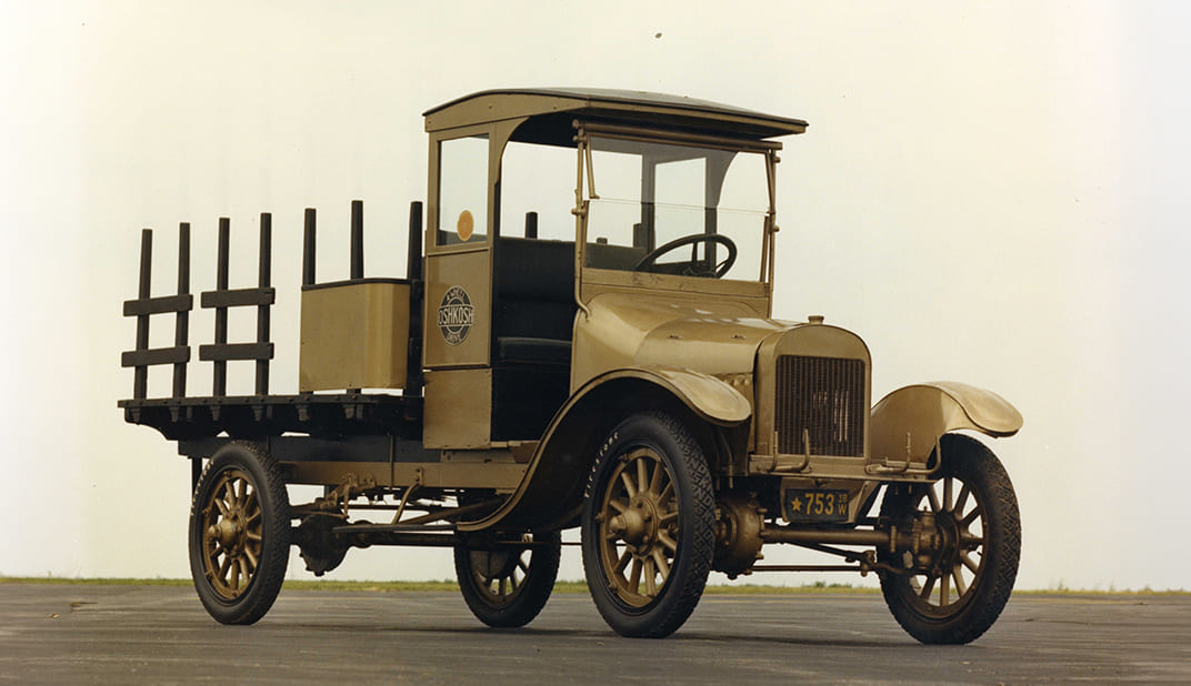 Oshkosh Old Betsy four-wheel drive vehicle in 1917